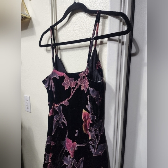 Lulus I Love You Amore Black Floral Velvet Tiered Maxi Dress M Wedding Party - Picture 11 of 11